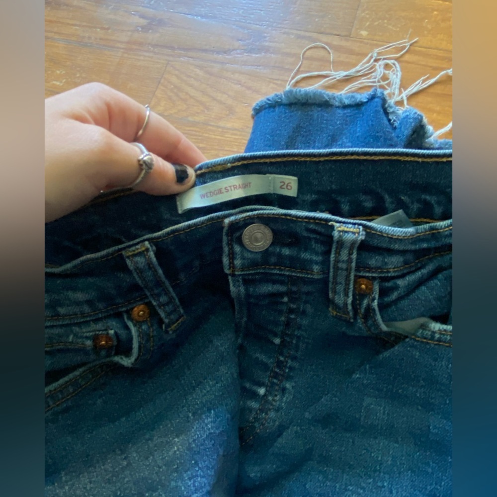 Levi strait edge distressed jeans